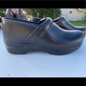 Black Dunako Clogs
